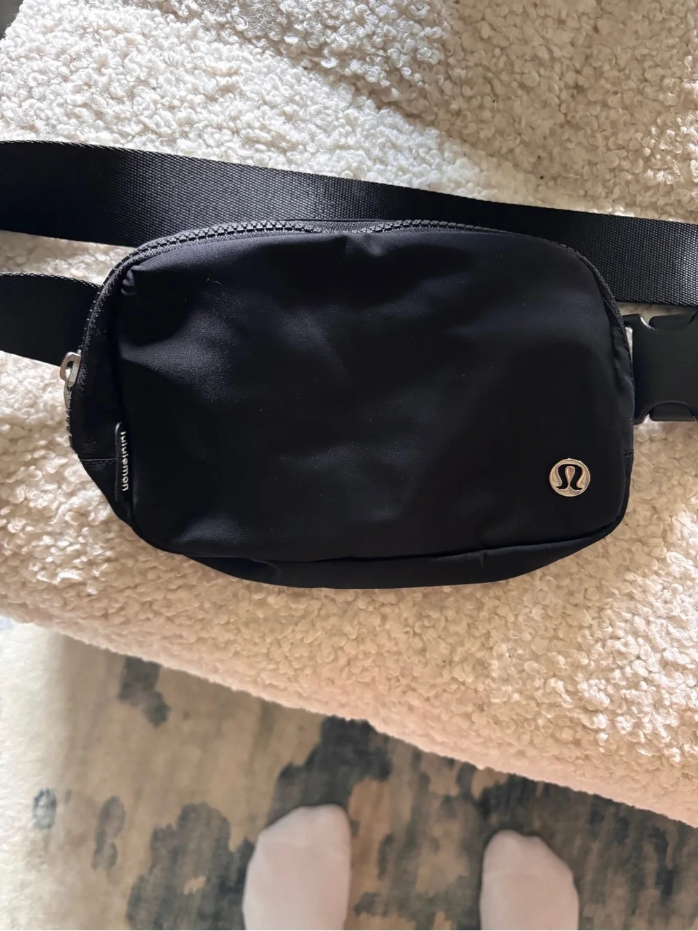 Lululemon Everywhere Belt Bag in Black - Picture 3 of 7
